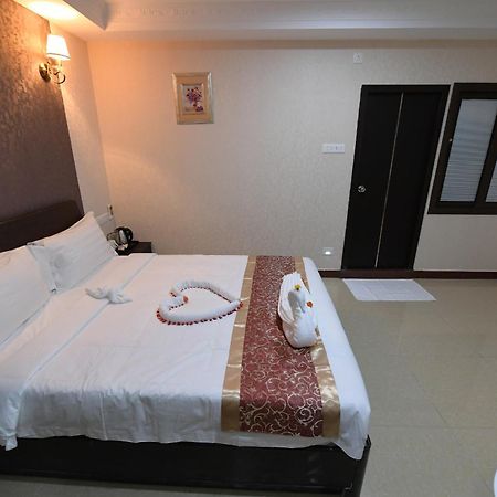 Hotel Sampath Tiruchirappalli Exterior foto