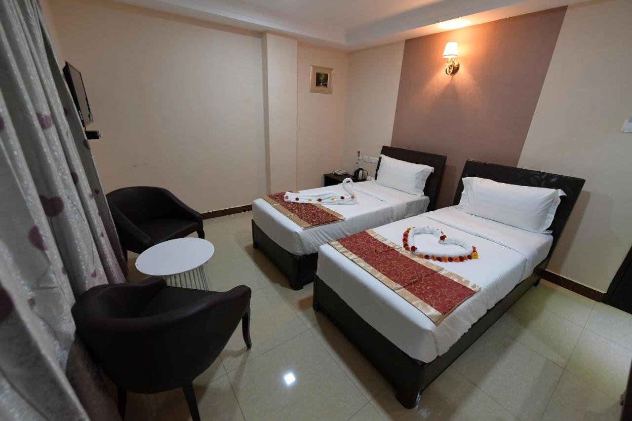 Hotel Sampath Tiruchirappalli Exterior foto