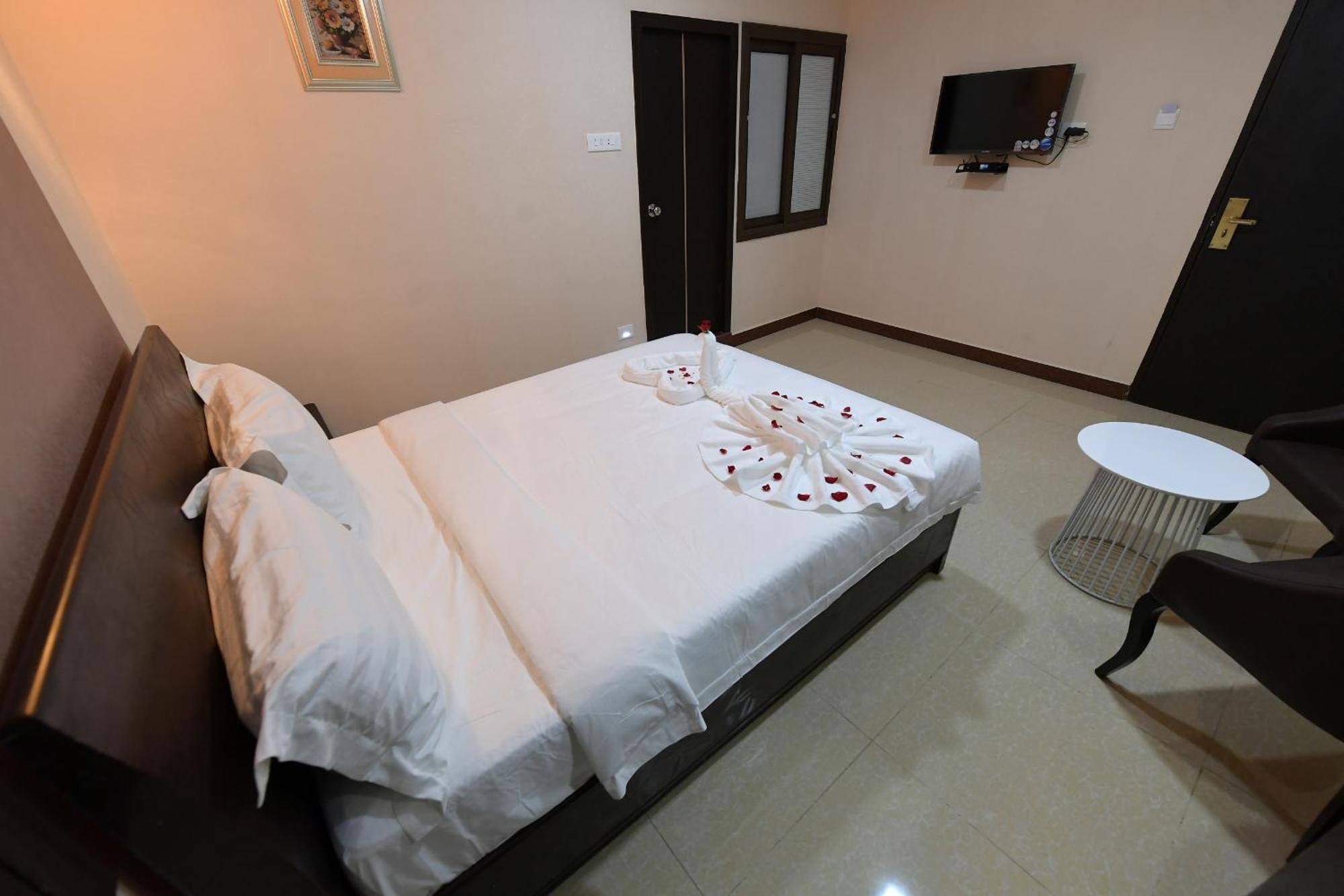Hotel Sampath Tiruchirappalli Exterior foto