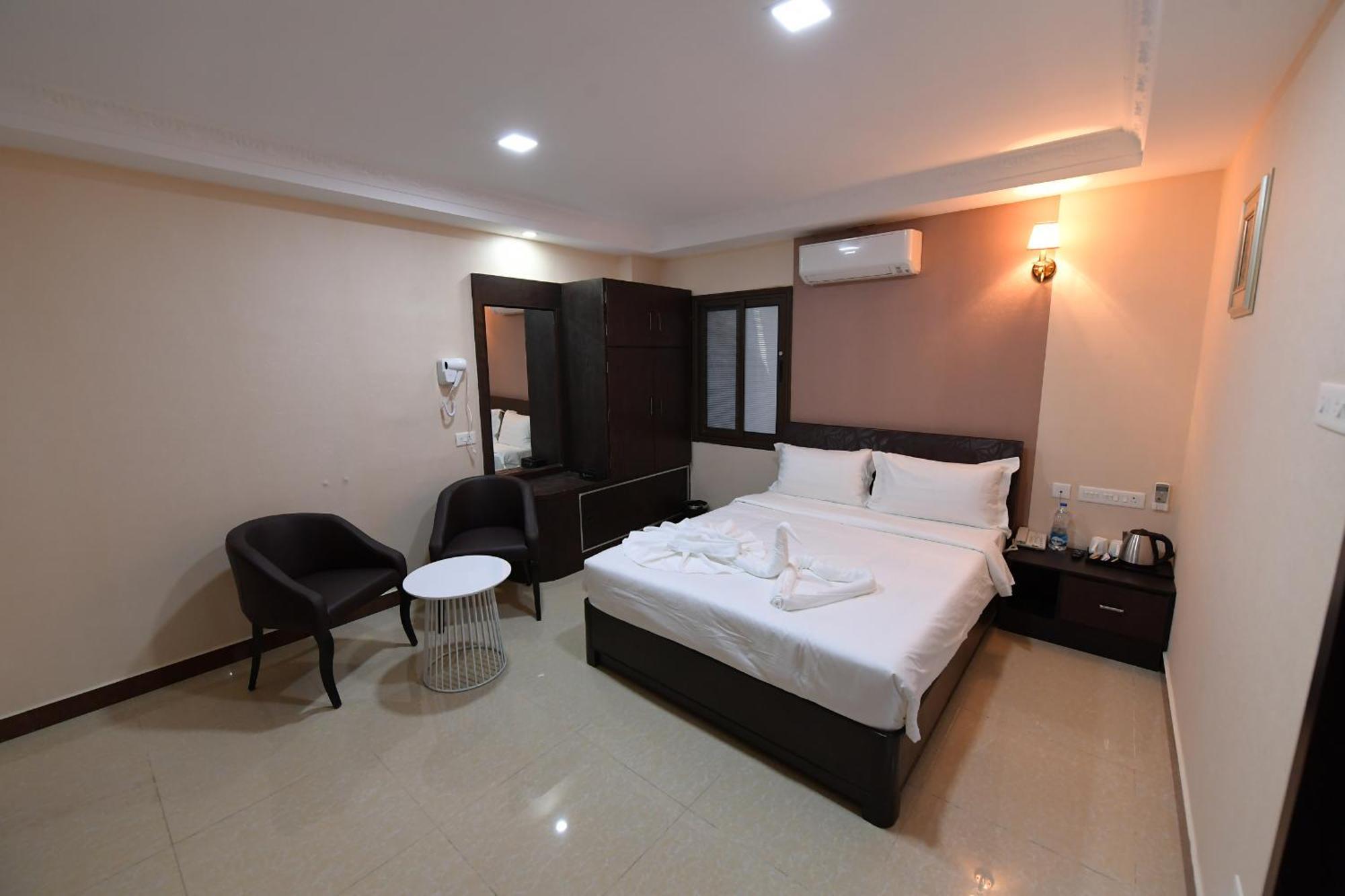 Hotel Sampath Tiruchirappalli Exterior foto