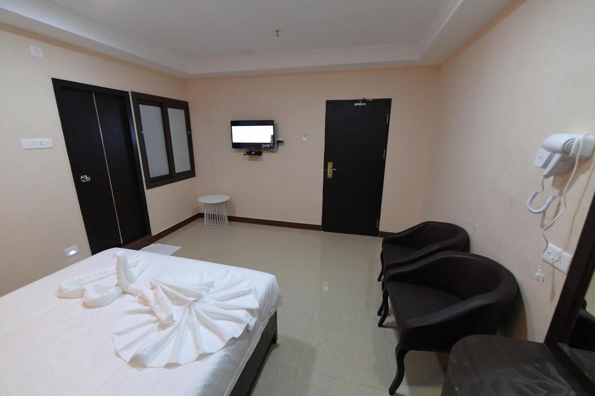 Hotel Sampath Tiruchirappalli Exterior foto