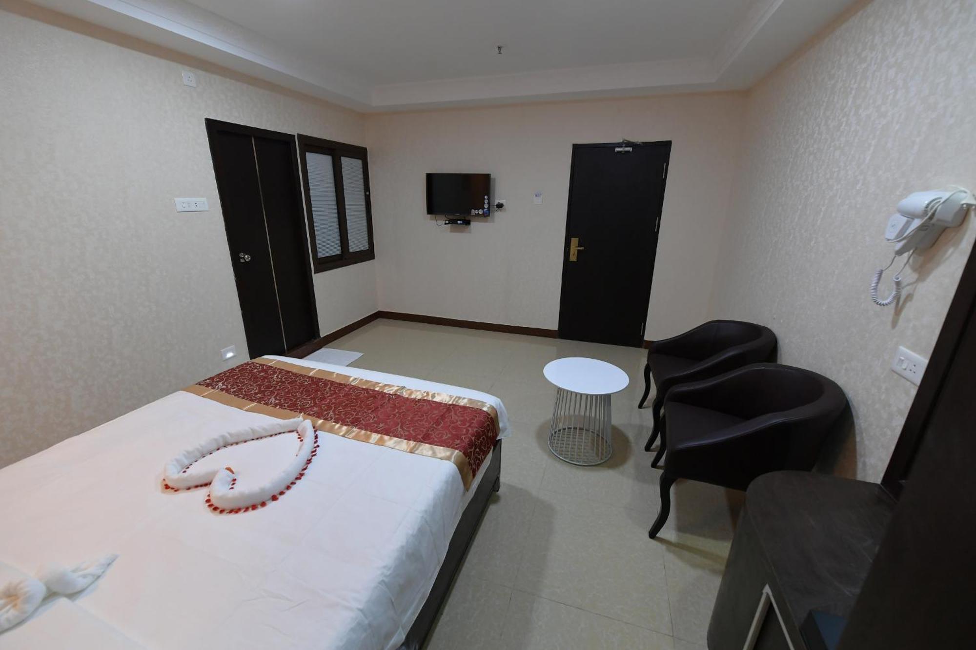 Hotel Sampath Tiruchirappalli Exterior foto