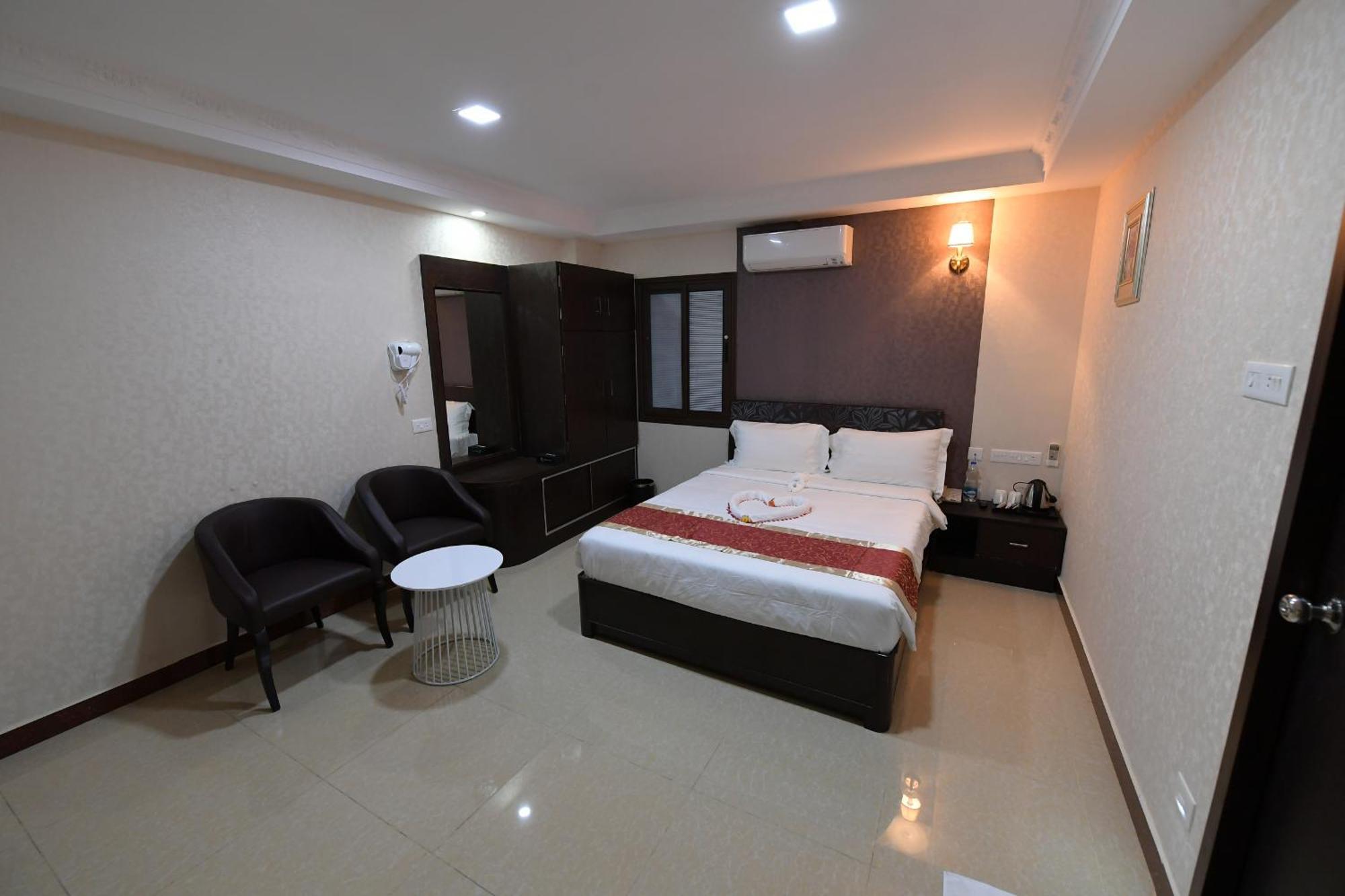 Hotel Sampath Tiruchirappalli Exterior foto